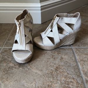 Tan/gold wedge shoes
